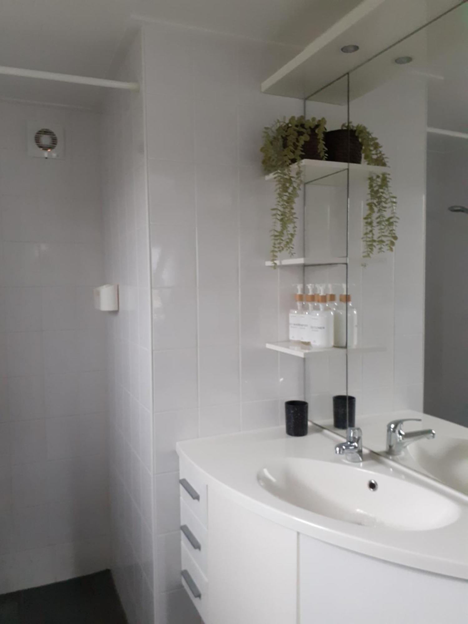4-Persoons Vakantiehuisje Simmerwille Tzummarum Esterno foto