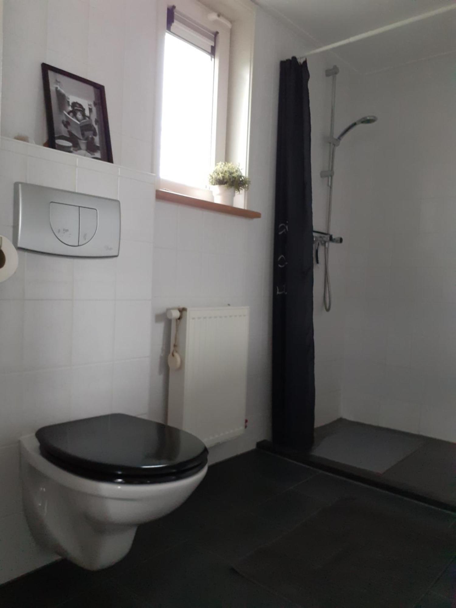 4-Persoons Vakantiehuisje Simmerwille Tzummarum Esterno foto