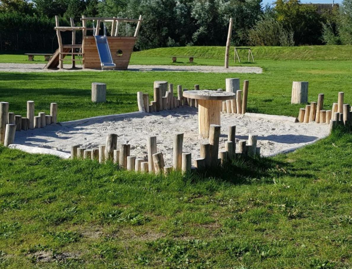 4-Persoons Vakantiehuisje Simmerwille Tzummarum Esterno foto