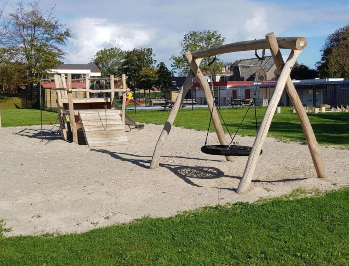 4-Persoons Vakantiehuisje Simmerwille Tzummarum Esterno foto
